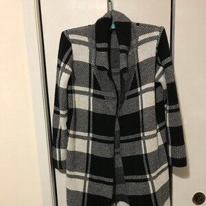 Cleo Ladies Black And White Sweater/Coat Size Medium